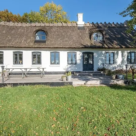 Idyllisk Bondehus Taet Pa Stranden Villa
