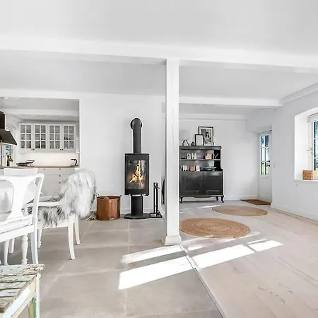 Idyllisk Bondehus Taet Pa Stranden Villa