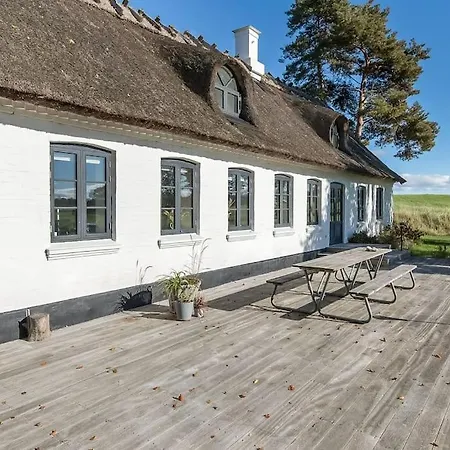Idyllisk Bondehus Taet Pa Stranden Villa